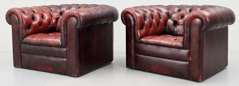 FÅTÖLJER, ett par, Chesterfieldtyp, 1900-talets slut.