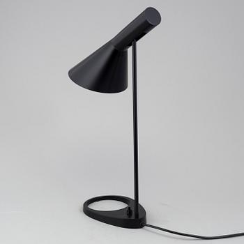 ARNE JACOBSEN, bordslampa, "AJ", Louis Poulsen.