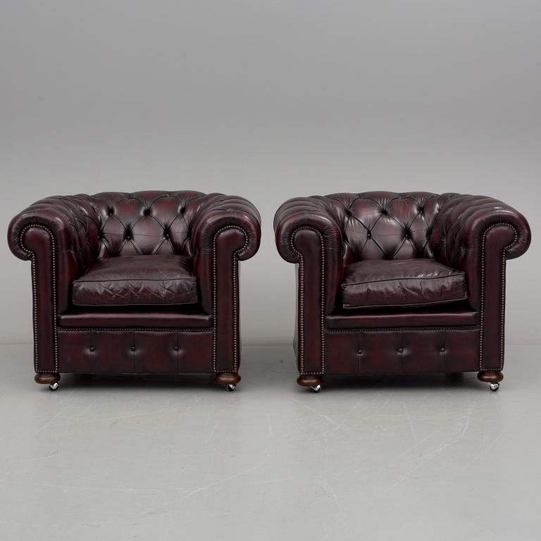 FÅTÖLJER, ett par, Chesterfieldmodell, England, 1900-talets sista kvartal.