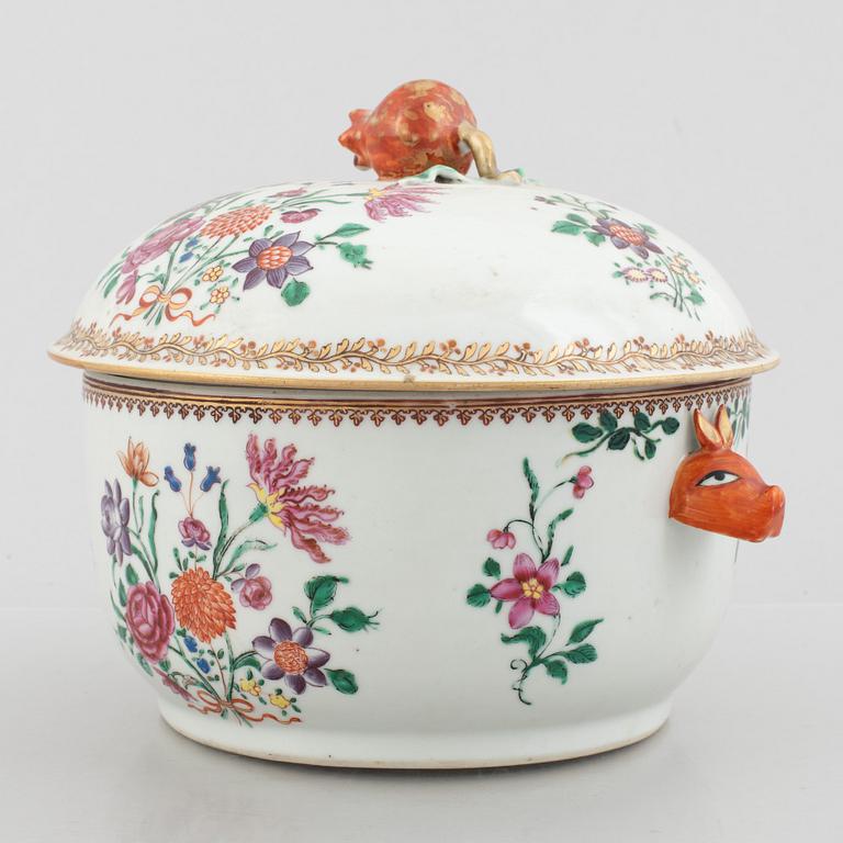 An export porcelain tureen with cover, China, Qianlong (1736-95).