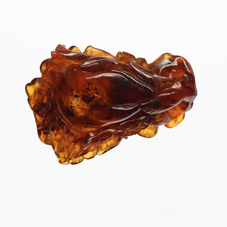 An amber brush washer, Qing dynasty (1644-1912).