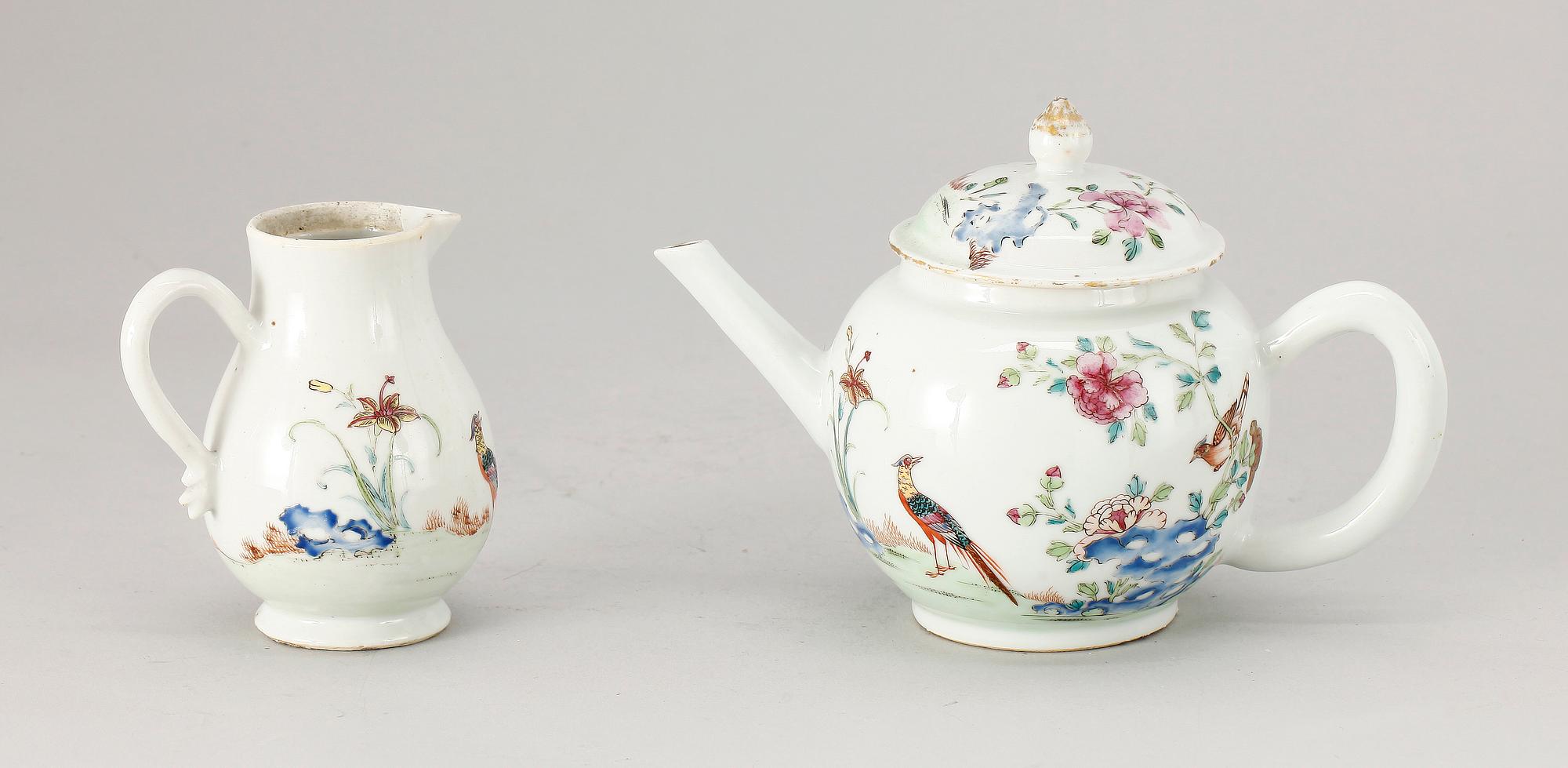 TEKANNA samt GRÄDDKANNA, porslin, Kina, Qianlong, 1700-tal.