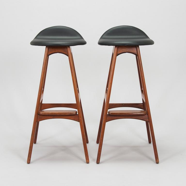 Erik Buck, a pair of 1960s 'OD-61' bar stools for Odense Maskinsnedkeri A-S, Denmark.