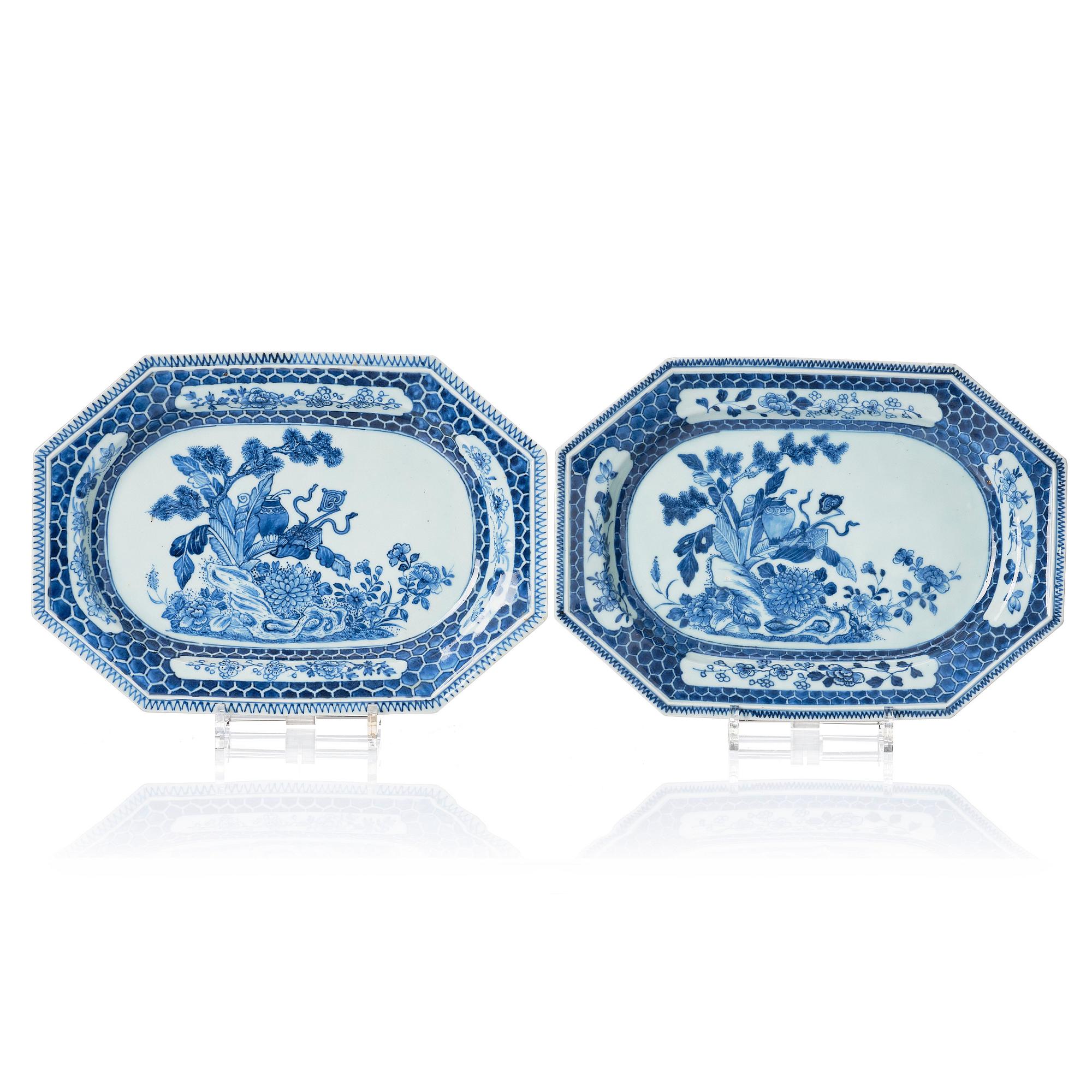 Stekfat, ett par, kompaniporslin. Qingdynastin, Qianlong (1736-95).
