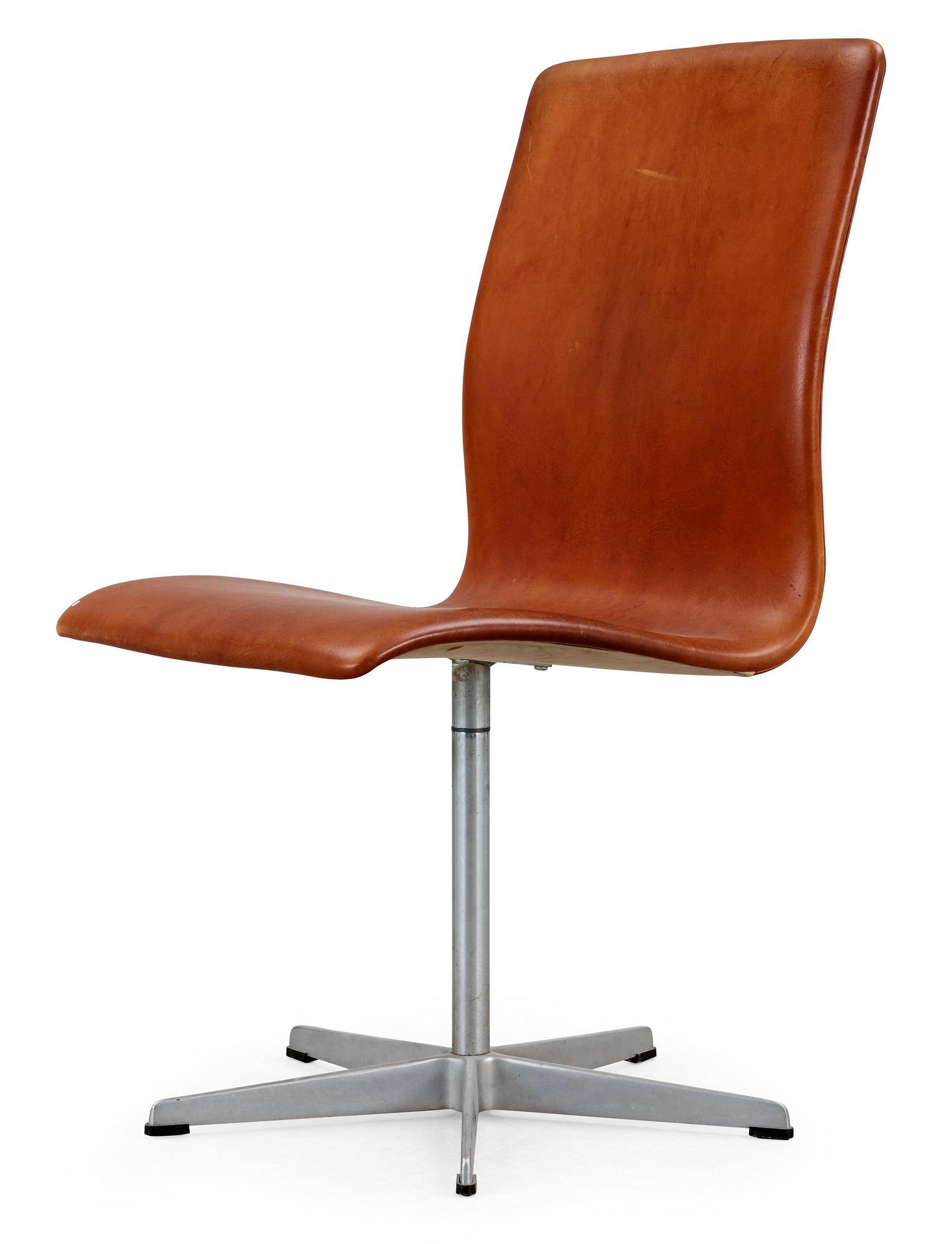 An Arne Jacobsen 'Oxford' brown leather and aluminium chair, Fritz Hansen, Denmark.