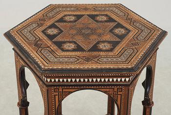 BORD, orientaliskt, 1800/1900-tal.