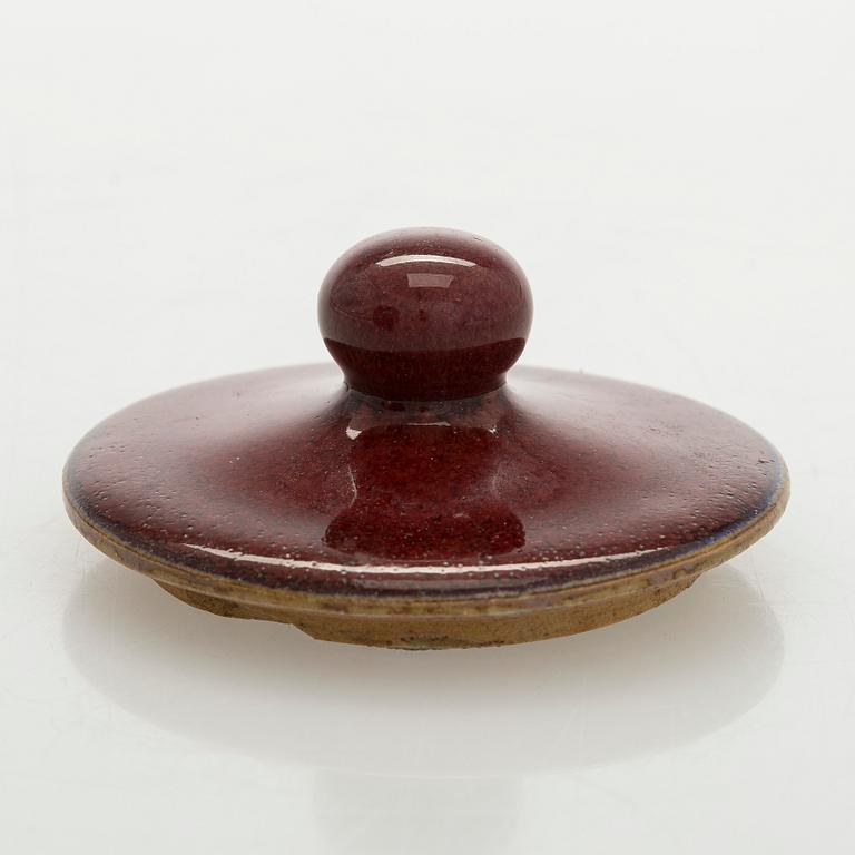 Urna med lock, keramik, Kina, Qingdynastin, 1900-tal.