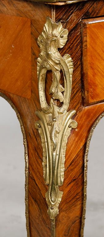 DAMSKRIVBORD, rokokostil, 1800-talets andra hälft.