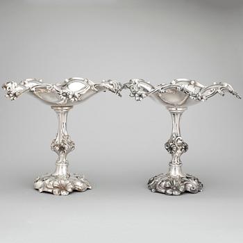 UPPSATSSKÅL, ett par, silver, Gustaf Möllenborg, Stockholm 1863. Total vikt ca 1420 gram.