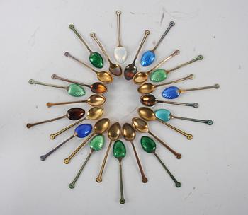 MOCCASKEDAR, 26 st, silver, C.G Hallberg, emaljerade.