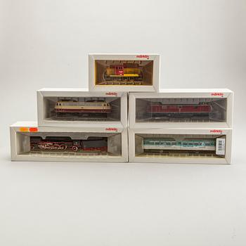 5 Märklin locomotives.