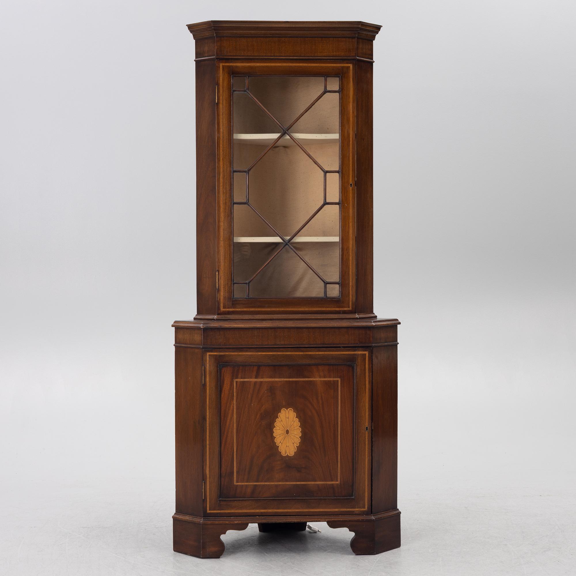 A Georgian style corner cabinet, 20th century.