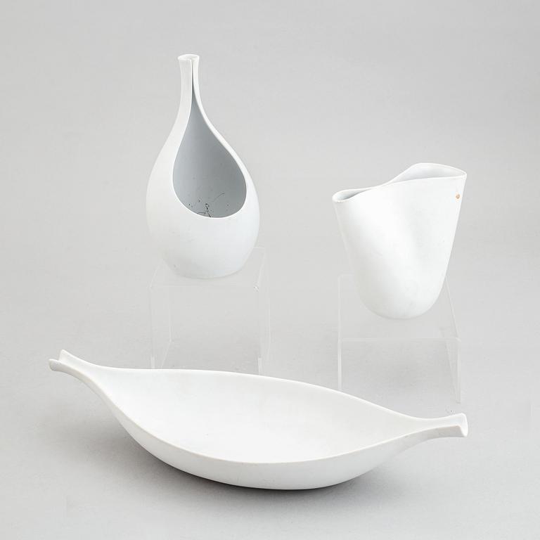 Stig Lindberg, 'Veckla' and 'Pungo' stoneware. Gustavsberg (3 pieces).