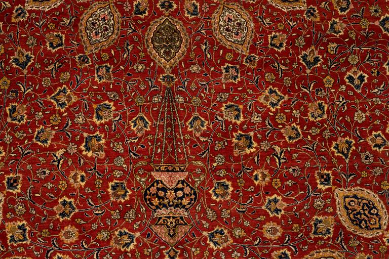 A carpet, semi-antique Tabriz, ca 398 x 290 cm.