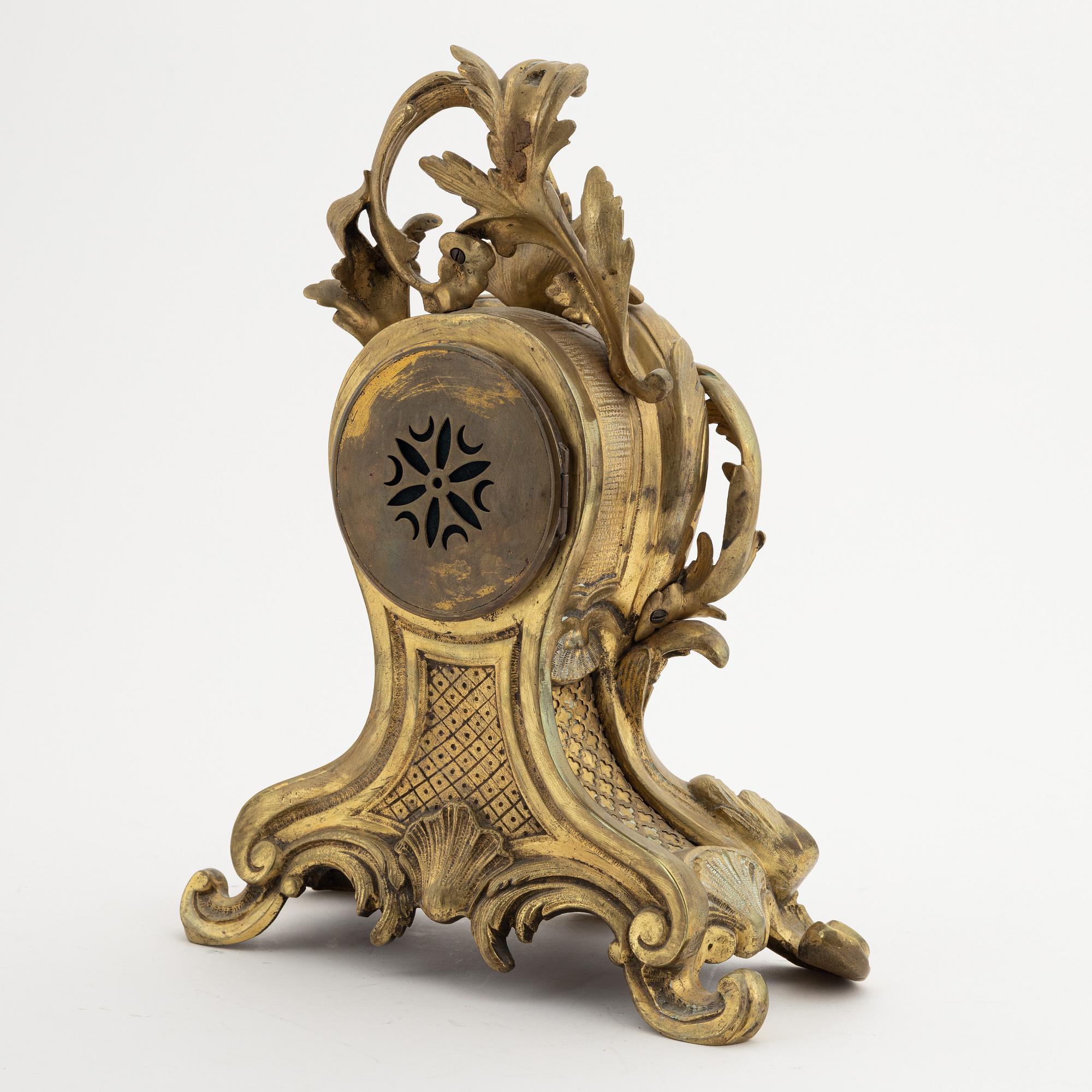 Bordsur, mässing, rokokostil, omkring 1900.