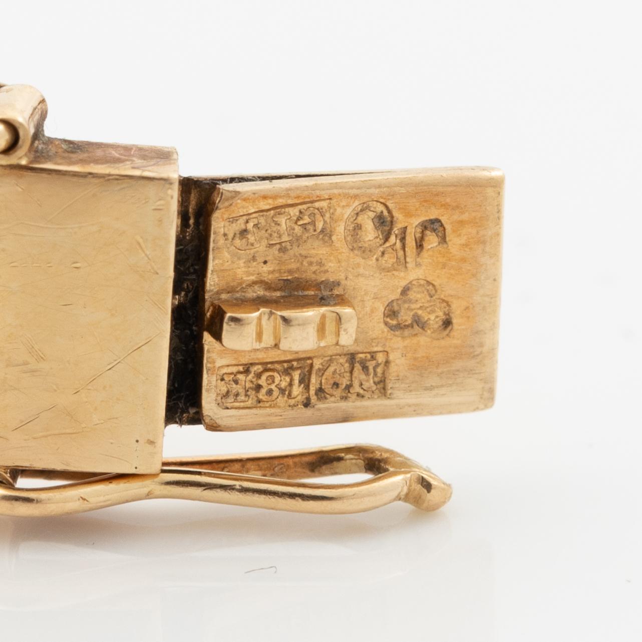 18K gold bracelet.