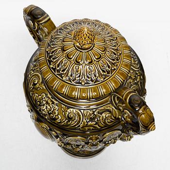 Rörstrand, a neo-renaissance majolica urn with cover, Sweden, second half of the 19th century.