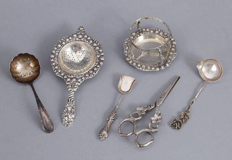PARTI SILVER, 13 delar, bl.a Lars Larsson, Göteborg, 1849. Total vikt ca 630 gram.