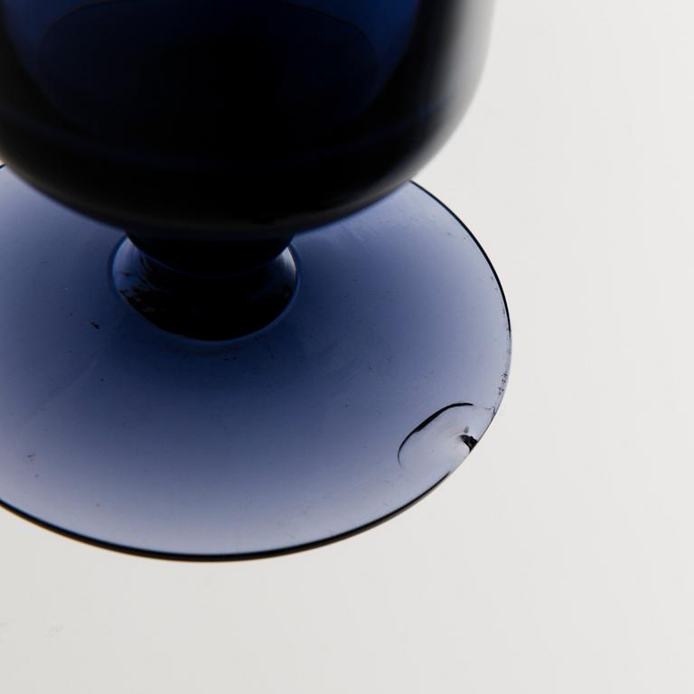 TAMARA ALADIN, GLAS, 11 st, "Lila" 1861, och SOCKERSKÅL, 1158, Riihimäen Lasi 1961-64. Formgivna 1960 och 1961.