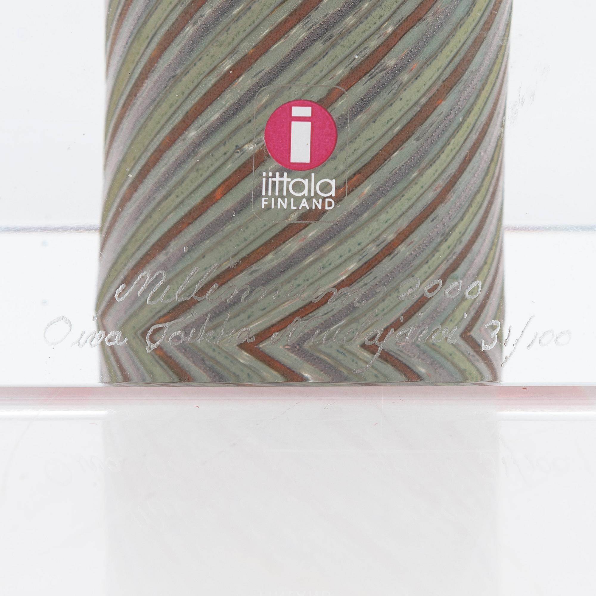 Oiva Toikka, Jubileumskub, "Millenium 2000", signerad Oiva Toikka, Nuutajärvi 31/100.