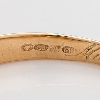 Sormus, 14K kultaa, ja briljanttihiottuja timantteja.Suomalaiset tuontileimat 1989.