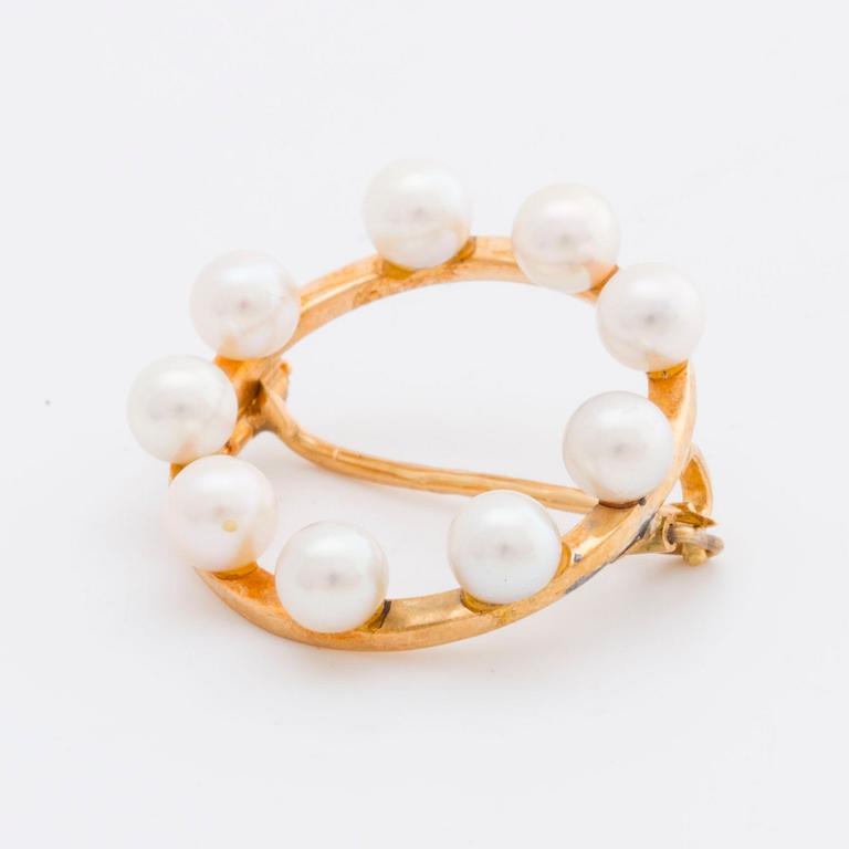 BROOCH 18K gold cultured pearls approx 4,5 mm.