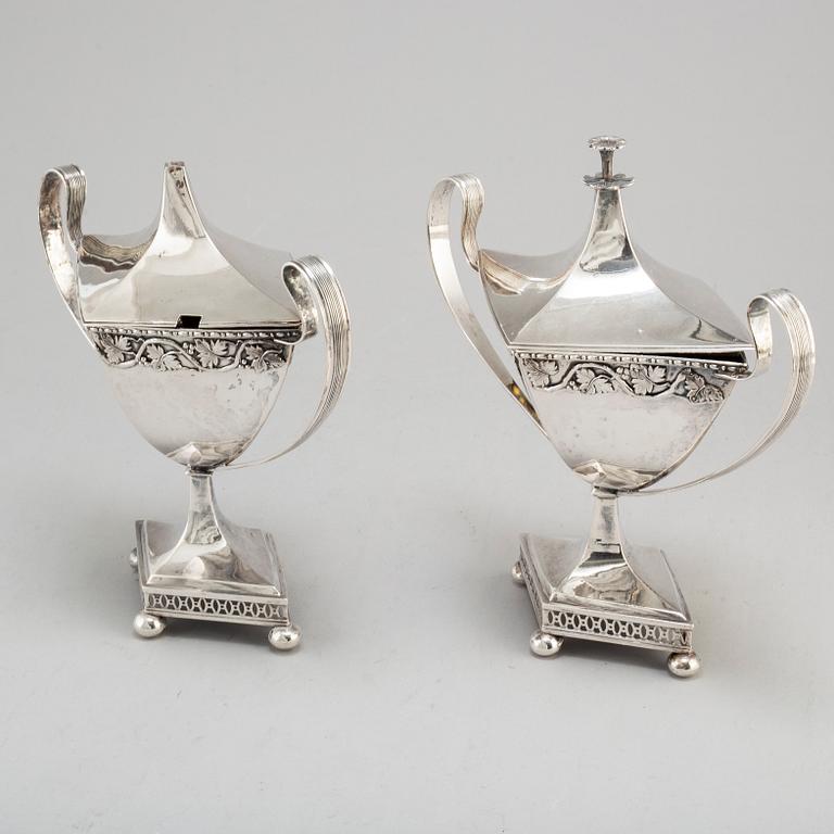 PEHR ZETHELIUS, a pair of late Gustavian silver sugar bowls, Stockholm, 1800-6.