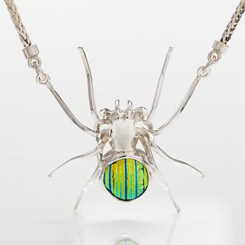 A sterling silver necklace "Spider" with dichroich glass. Ru Runeberg 2019.