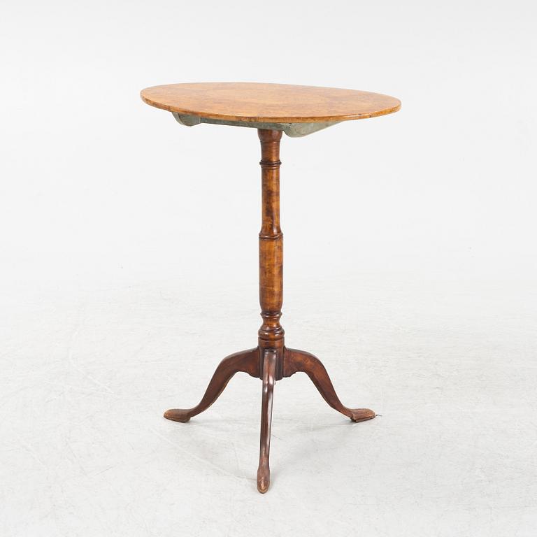 A small alder root veneered tilt top table by Lars Eric Lindell (1818-1843).