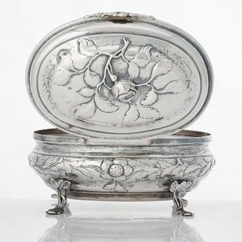 Friedrich Bernhard Alberts, sockerskrin, silver, Riga 1763-1778.