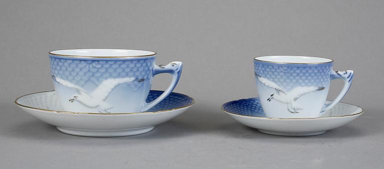 SERVISDELAR, ca 37 delar, porslin, "Måsen", Royal Copenhagen, Danmark, 1900-talets fjärde kvartal.