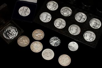 SAMLARMYNT, 17 st, silver, bl a "SUOMEN TASAVALLAN", Sporrong, 1970/1980-tal, total vikt 1230 g.