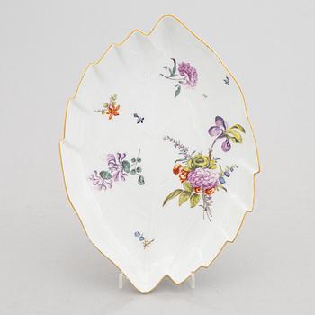 A leaf-shaped porcelain dish, Meissen, 18th century.