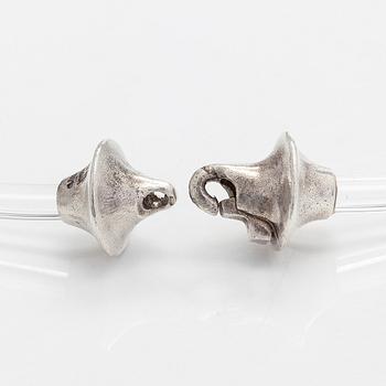 Björn Weckström, kaulakoru, "Destinina", hopeaa, akryylia.