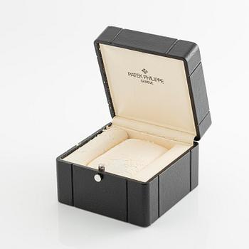 Patek Philippe, Aquanaut, "First generation", "Solid case back", "Nautilus-signed clasp", ca 1997.