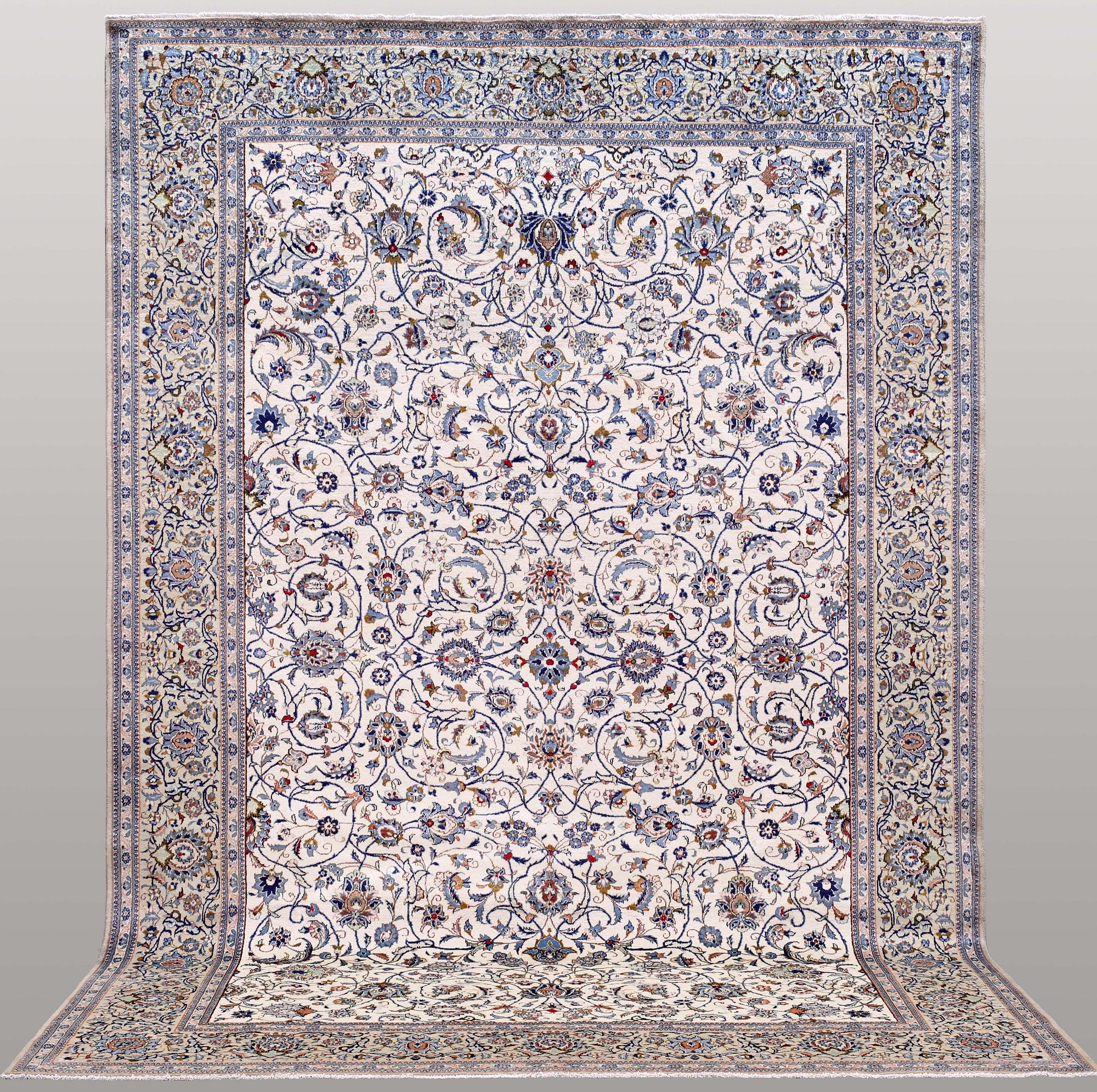 A carpet, Kashan, ca 402 x 278 cm.