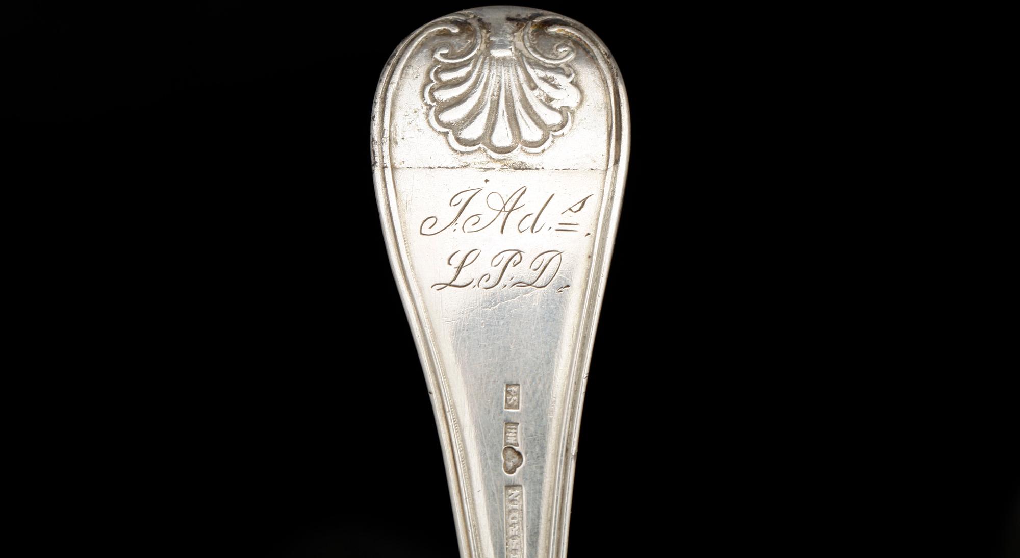 SKEDAR, 12 st, silver, bl a Peter Falk (1765-66) Falköping. främst 1700-tal. Tot vikt ca 605g.