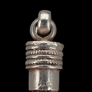 KAULAKORUJA, 2 kpl, hopeaa, Kalevala Koru. Yht. paino n. 198 g.