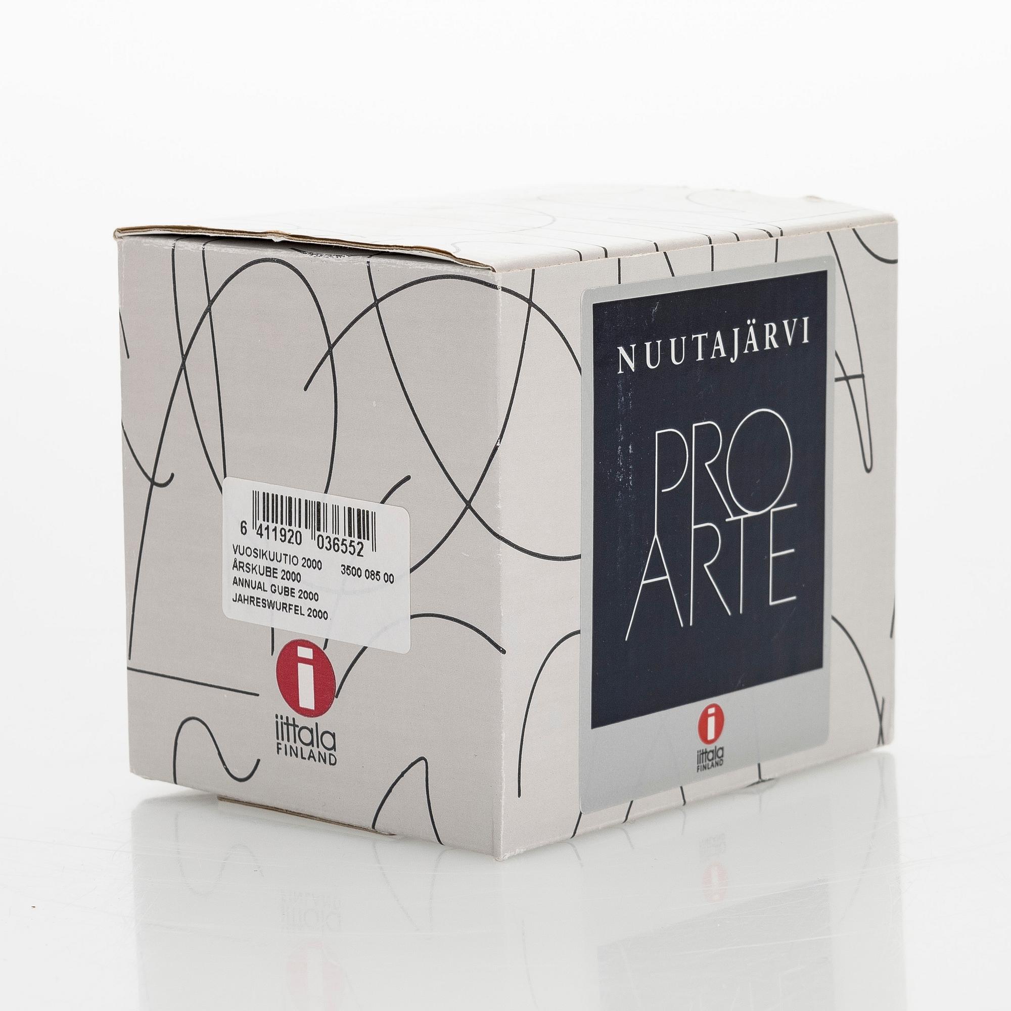 Oiva Toikka, vuosikuutio 2000, signeerattu Oiva Toikka Nuutajärvi 2000, 925/2000.