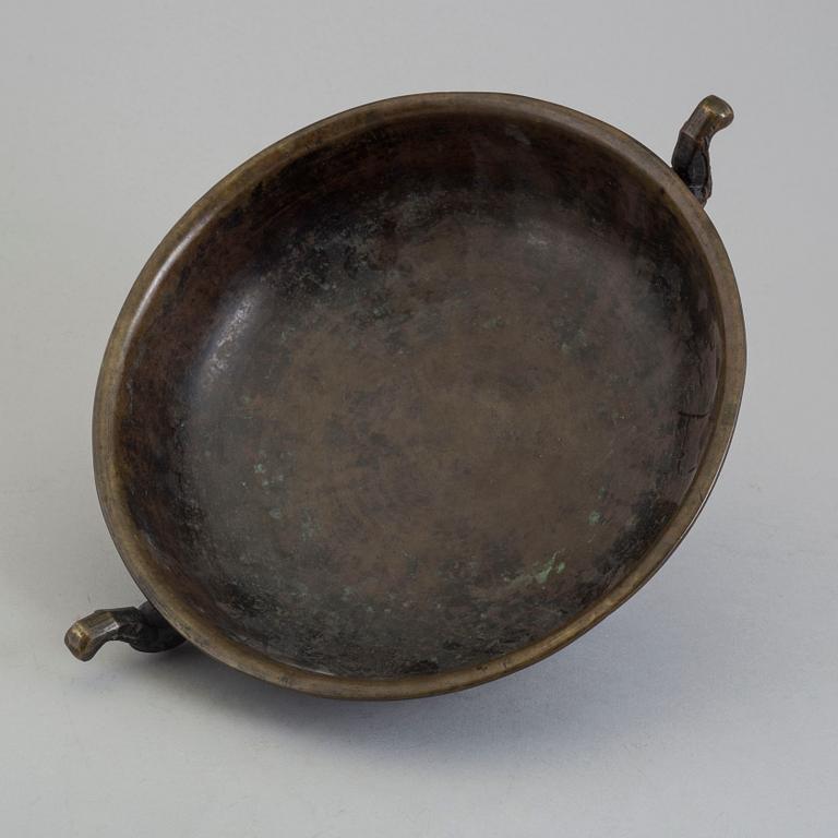 A Chinese 20th century bronze incense burner.