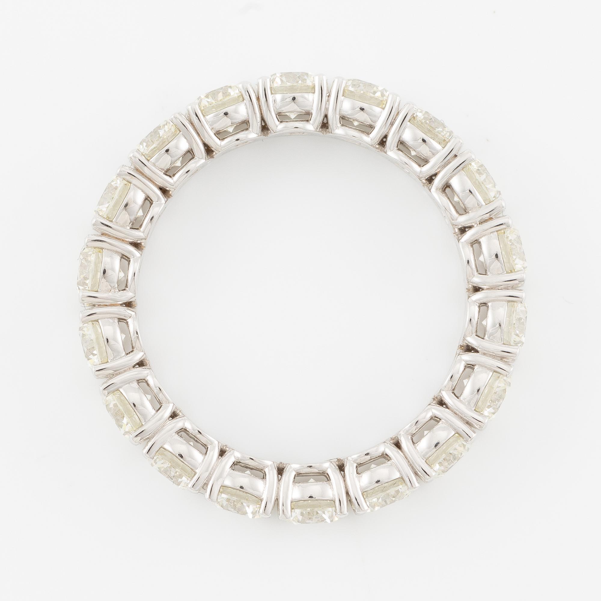 Ring full eternity 18K white gold with brilliant-cut diamonds.