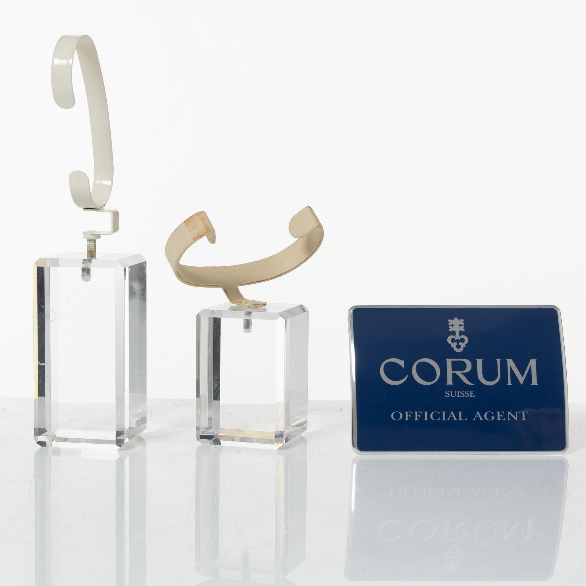 Corum, Omega, Ulysse Nardin, Heuer, etc. – display material, stopwatches and accessories.