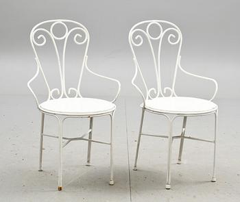 TRÄGÅRDSTOLAR, ett par. Byarums bruk, 1900-tal.