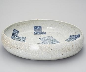 OIVA TOIKKA, A CERAMIC DISH. Signed Oiva Toikka 85014 Rörstrand.