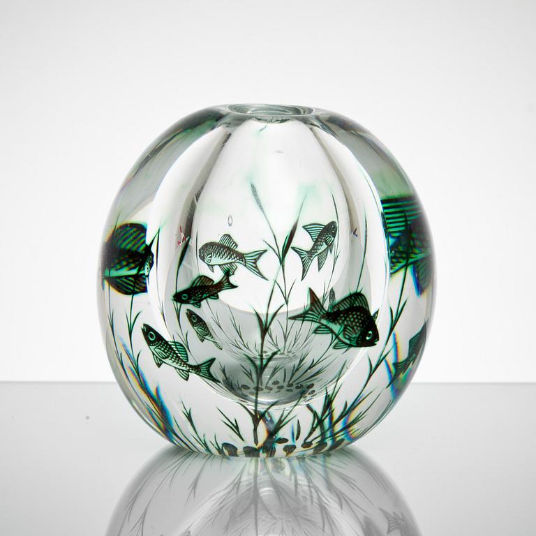 VAS, glas, s k fiskgraal, signerad Edvard Hald, Orrefors, No 1286.