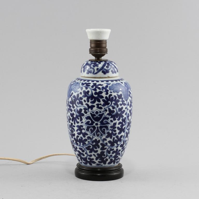 BORDSLAMPA, porslin, Kina, 1800-tal.
