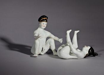 FIGURINER, 2 st, porslin, Kina. 1900-tal.
