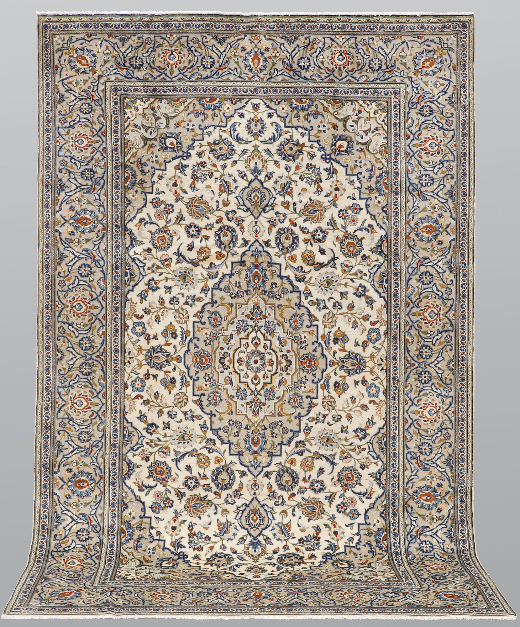 A carpet, Kashan, ca 305 x 205 cm.