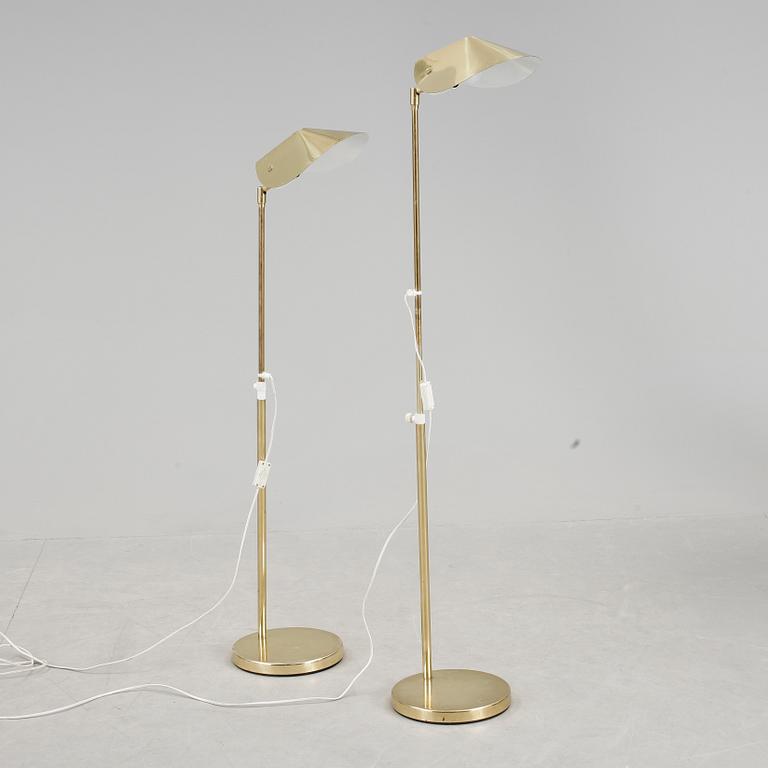 GOLVLAMPOR, ett par, mässing, sannolikt Aneta, 1900-talets andra hälft.