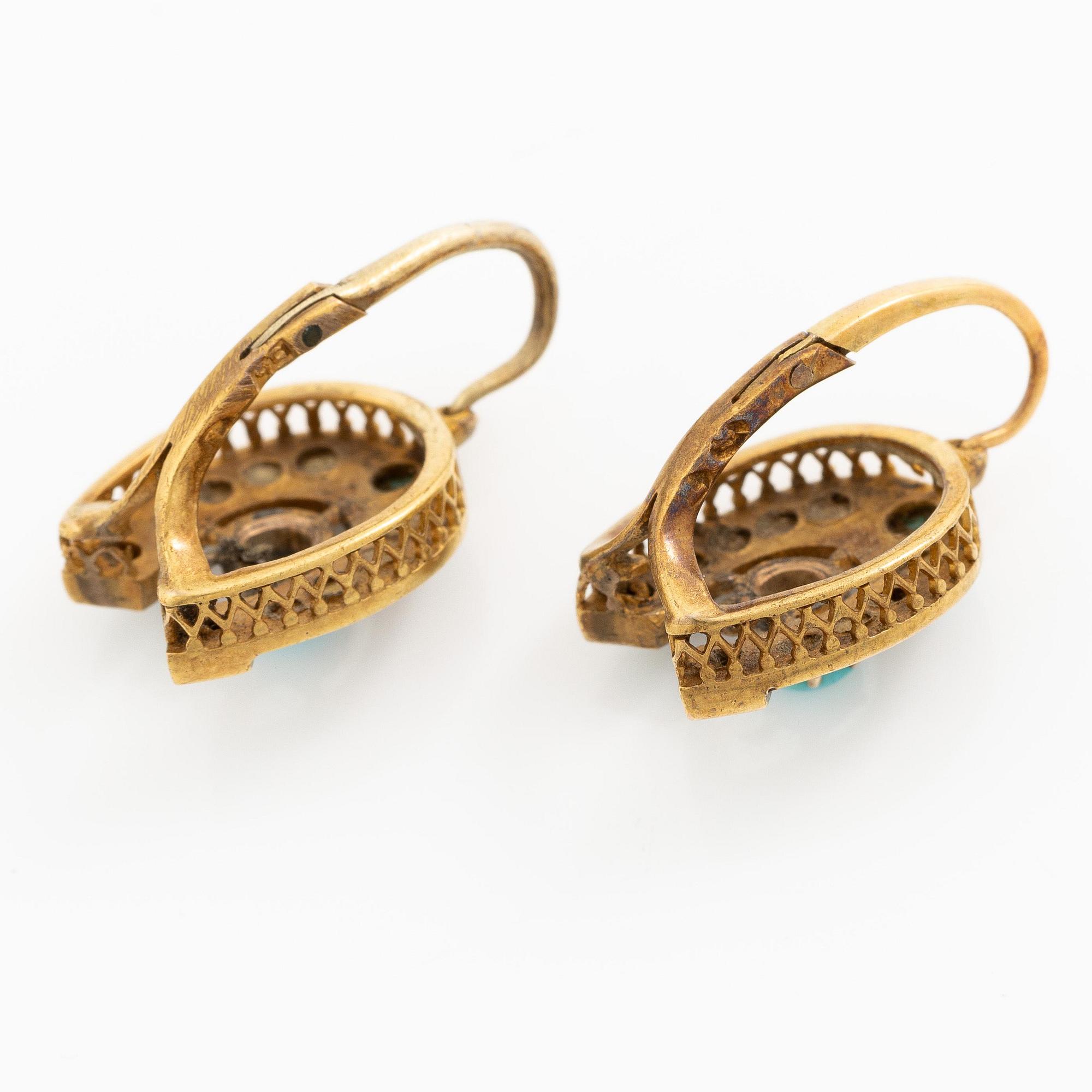 Brosch och ett par örhängen 14K guld med turkoser och pärlor.